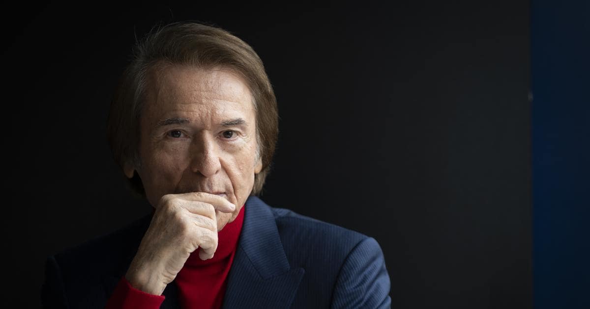 El cantante Raphael ha sido ingresado de manera urgente en el hospital luego de haber experimentado un accidente cerebrovascular.