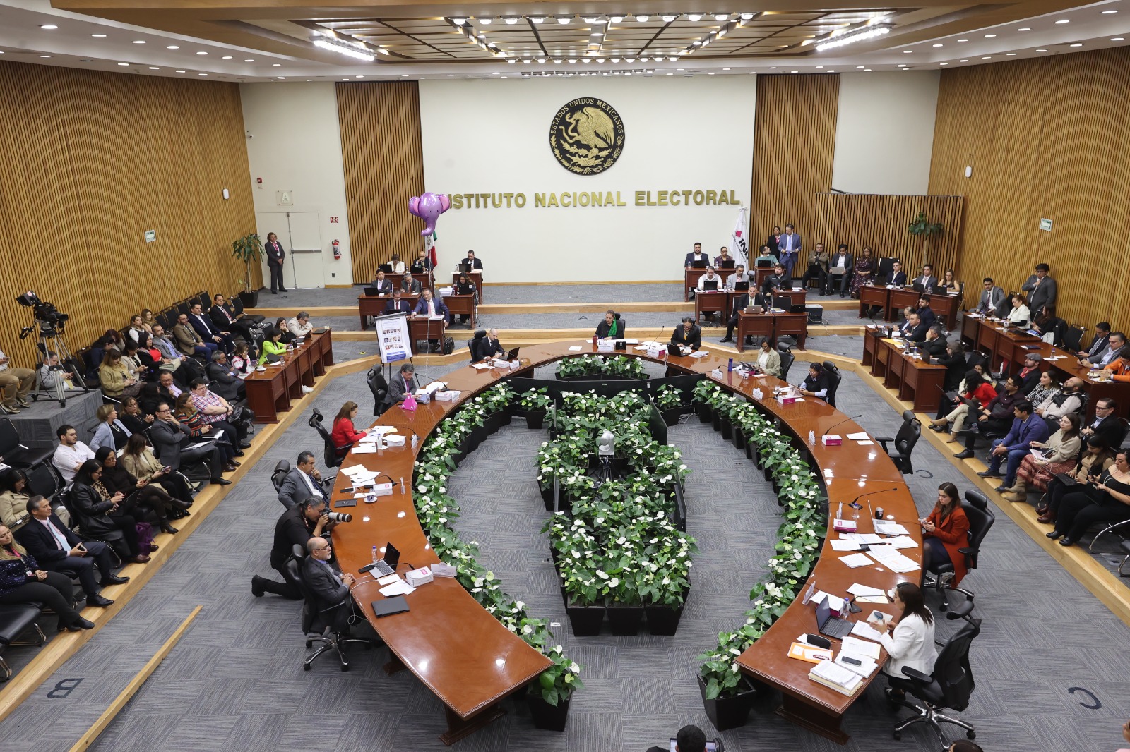 INE impone multas a ministros electos por promoción indebida y uso de recursos públicos