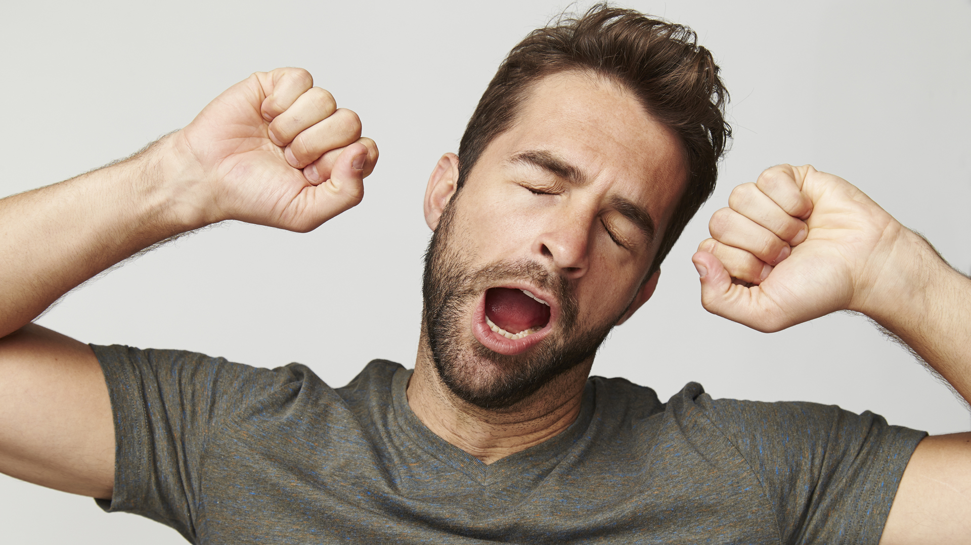 ¿Por qué bostezamos cuando vemos a alguien bostezar? Una curiosa cadena de empatía